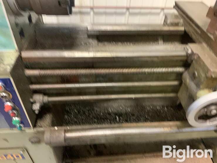 goodway-gw-1640-metal-lathe-image-13