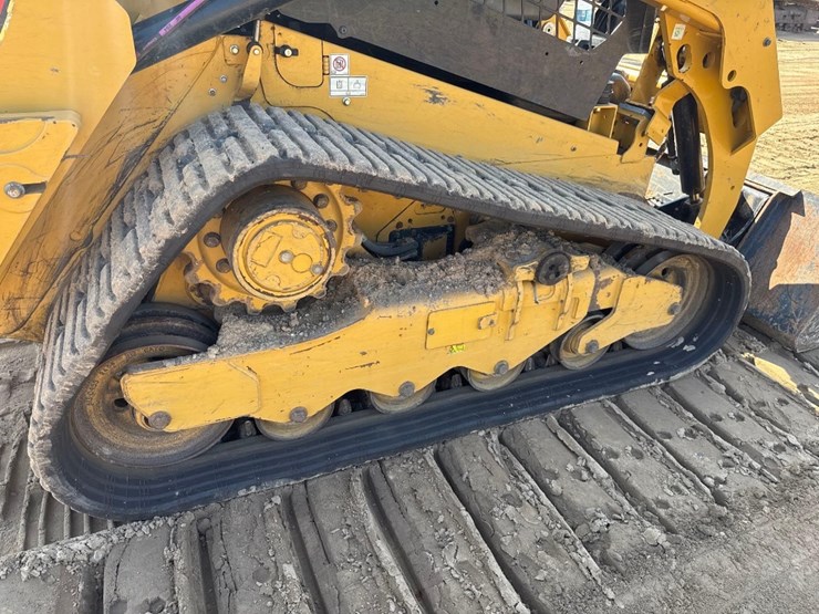 2022-caterpillar-259d3-image-13