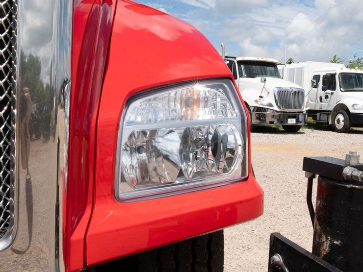 2018-kenworth-t880-image-59