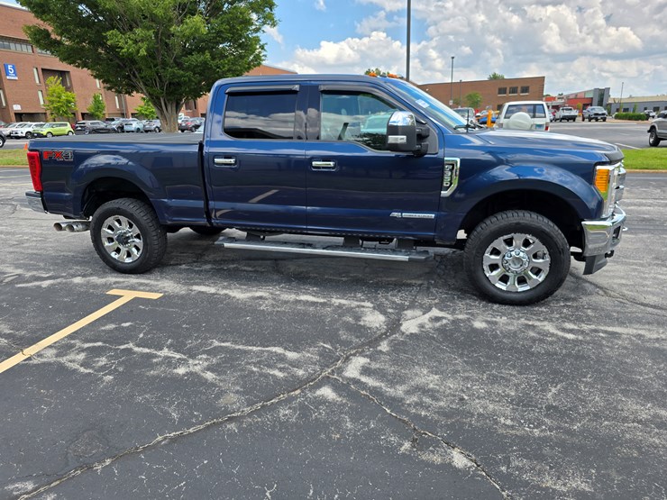 2017-ford-f350-image-39