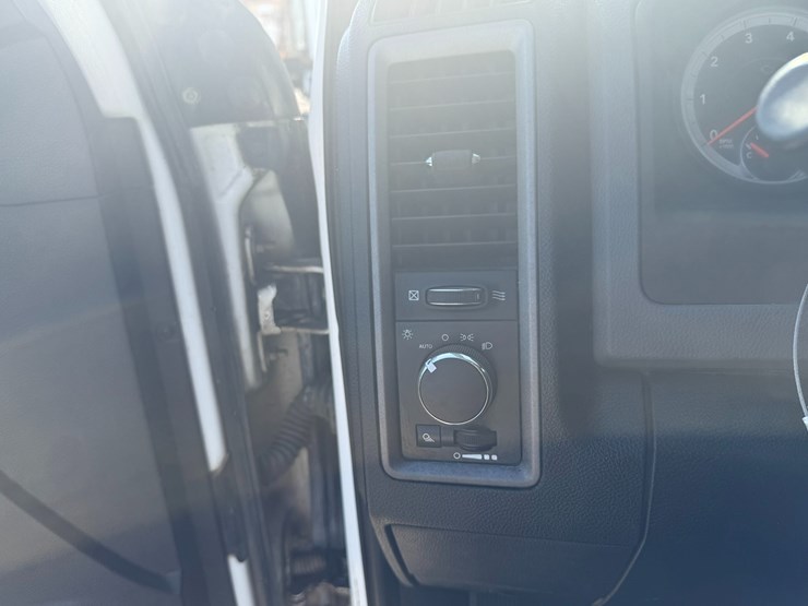2015-dodge-ram-1500-image-51