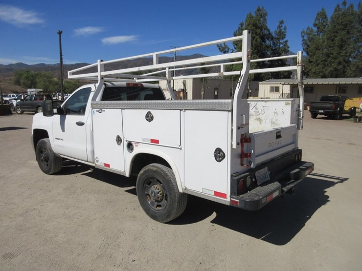 2015-chevrolet-2500hd-image-2