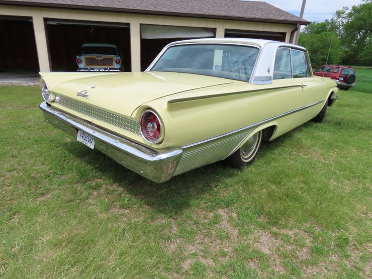 1961-ford-galaxie-2drt-ht-image-6
