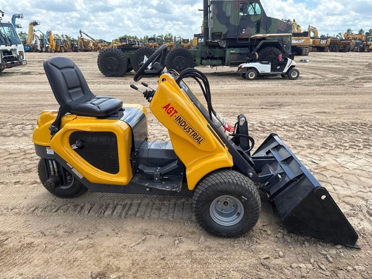 2024-agt-industrial-hr-230-3-wheel-loader-image-5