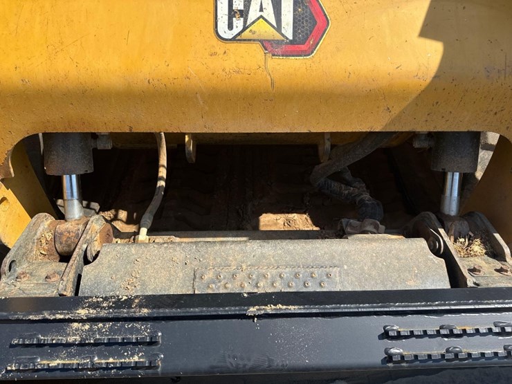 2020-caterpillar-299d3-xe-image-21