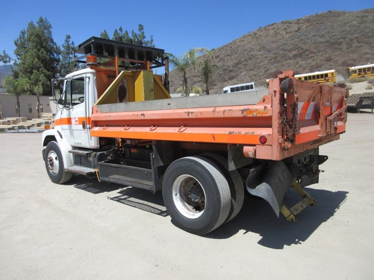 2001-freightliner-fl70-image-2