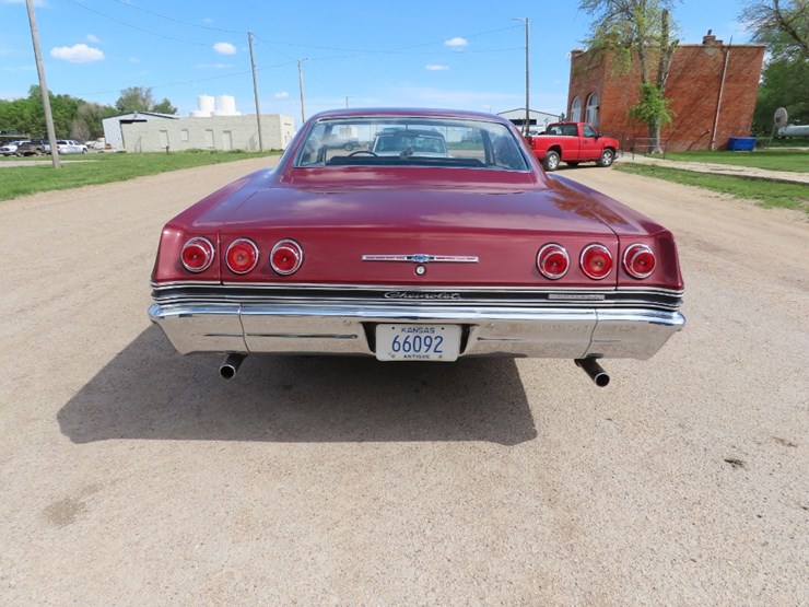 1965-chevrolet-impala-ss-image-12