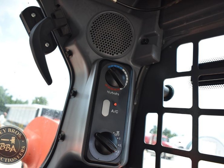 2017-kubota-ssv65-image-41