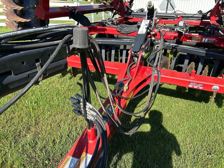 case-ih-330-image-3