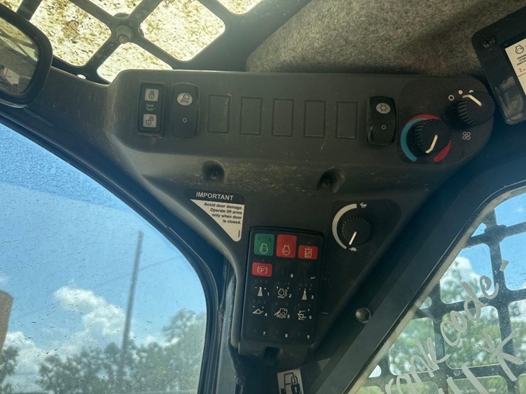 2023-deere-317g-image-27