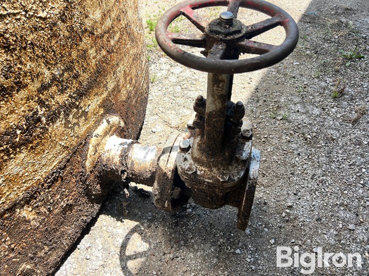 7,000-gallon-(approx.)-fiberglass-liquid-feed-storage-tank-image-6