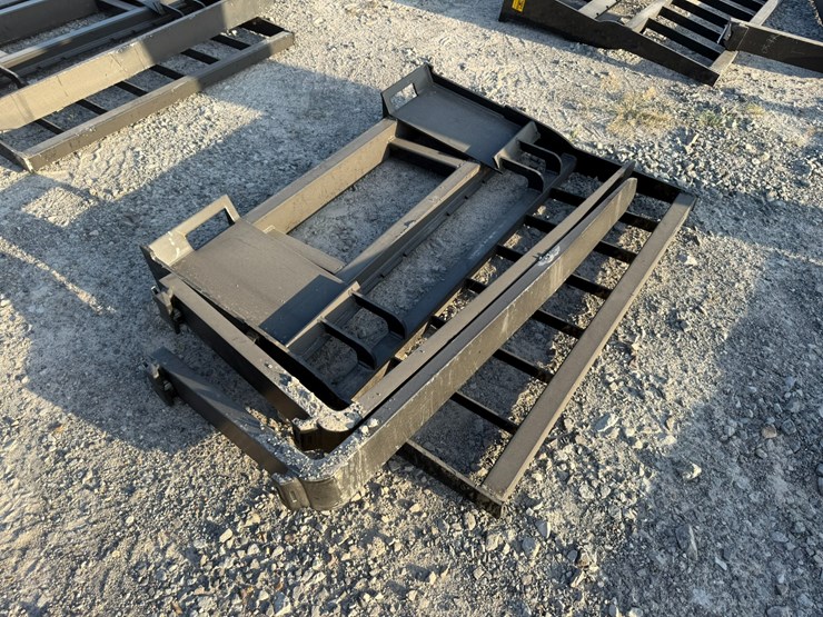 #2068-•-unused-58"-skid-steer-forks-inv#:-25097-image-4