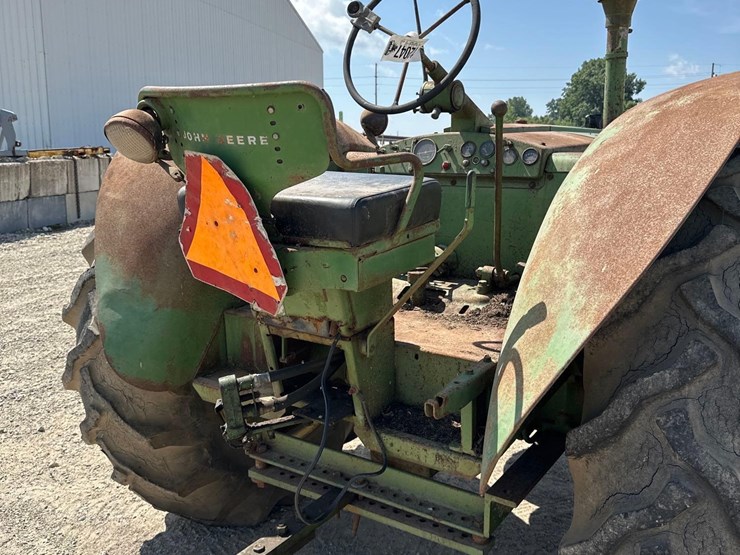 john-deere-820-image-5
