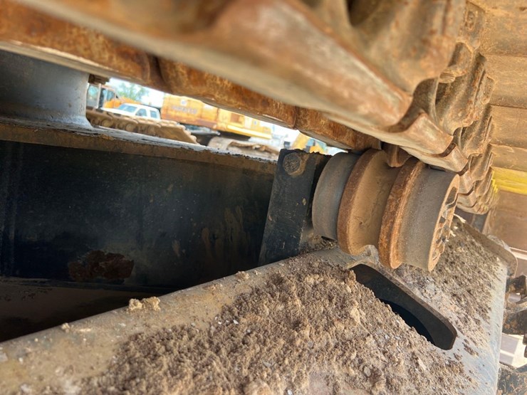 2016-caterpillar-335fl-image-32