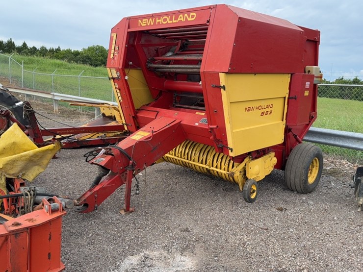 new-holland-853-image-1