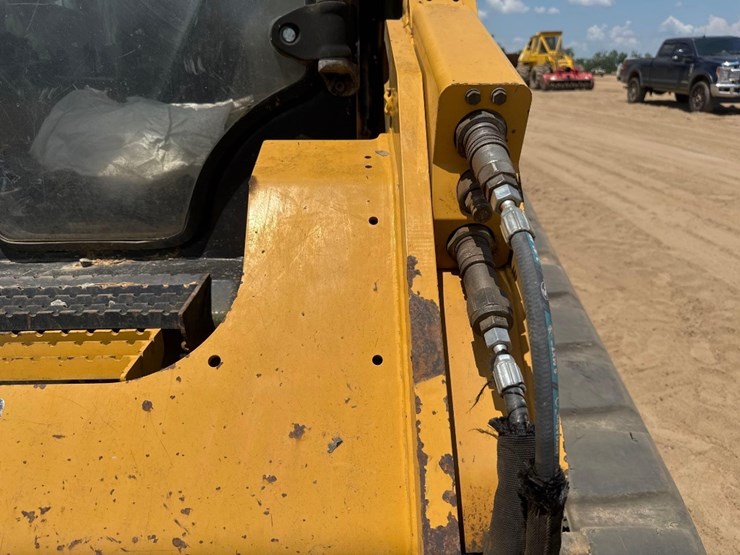 2015-caterpillar-289d-image-21