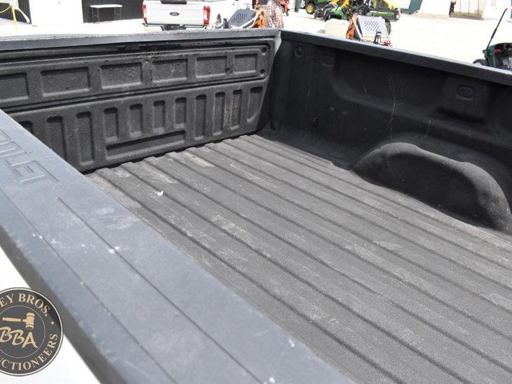 2017-chevrolet-silverado-1500-image-18