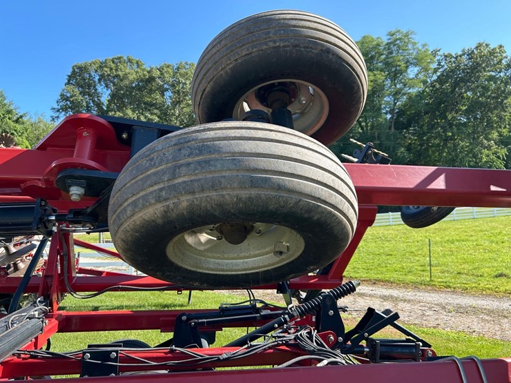 case-ih-330-image-17