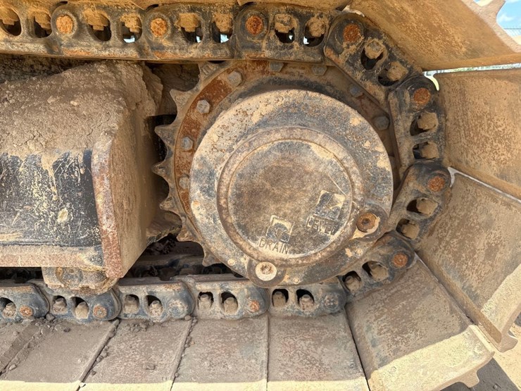 2020-caterpillar-326-image-10