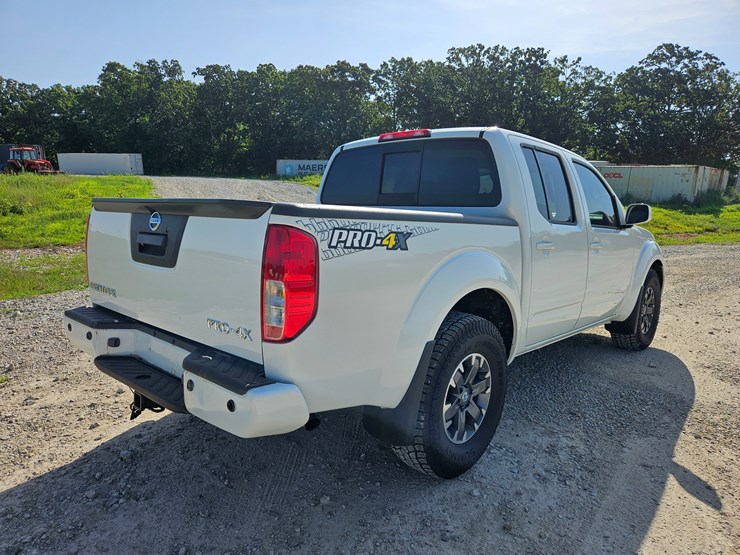 2016-nissan-frontier-image-15