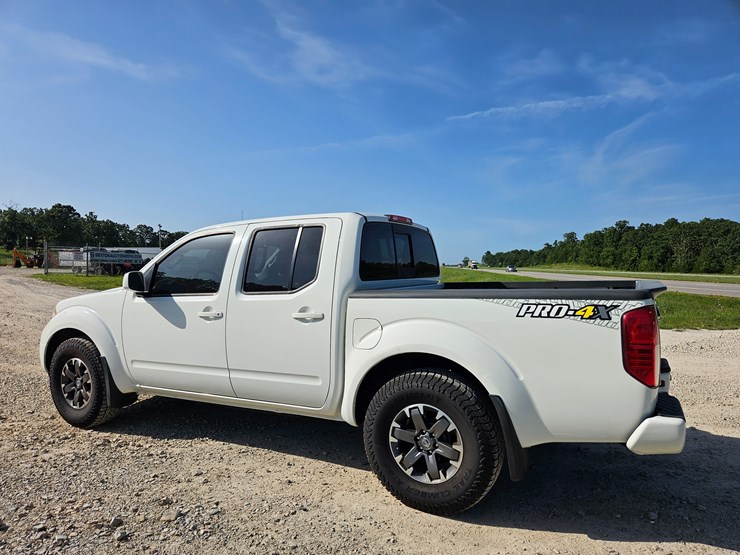 2016-nissan-frontier-image-9