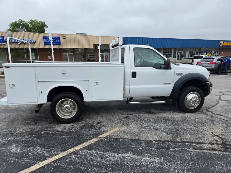 2007-ford-f550-image-32
