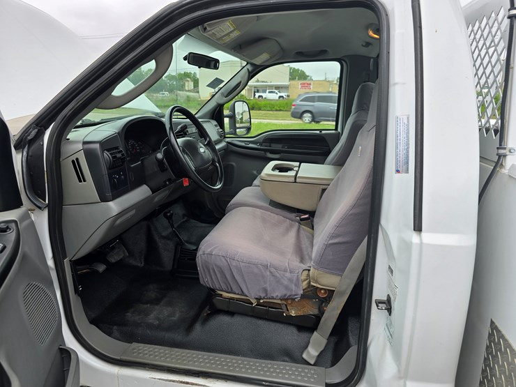 2007-ford-f550-image-52
