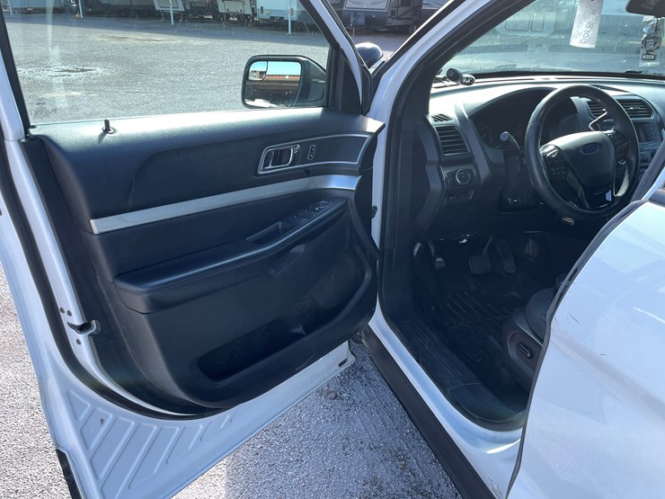 2018-ford-explorer-image-29