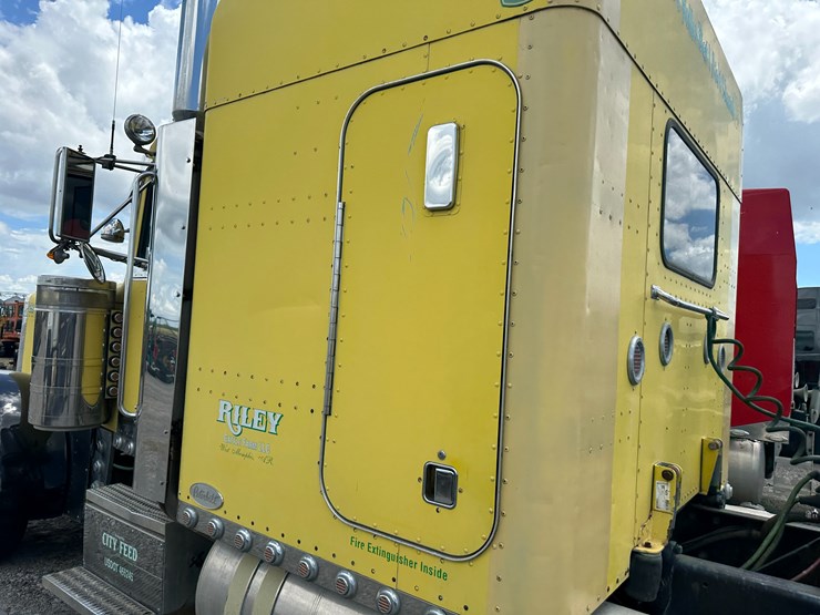 1998-peterbilt-379-image-31