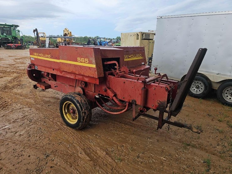 new-holland-565-image-3