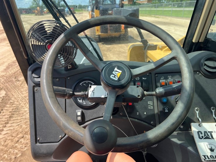 2013-caterpillar-tl943c-image-34