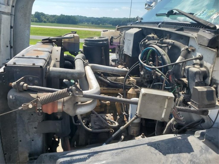 #359-•-1997-gmc-c7500-digger-derricks-truck-image-10
