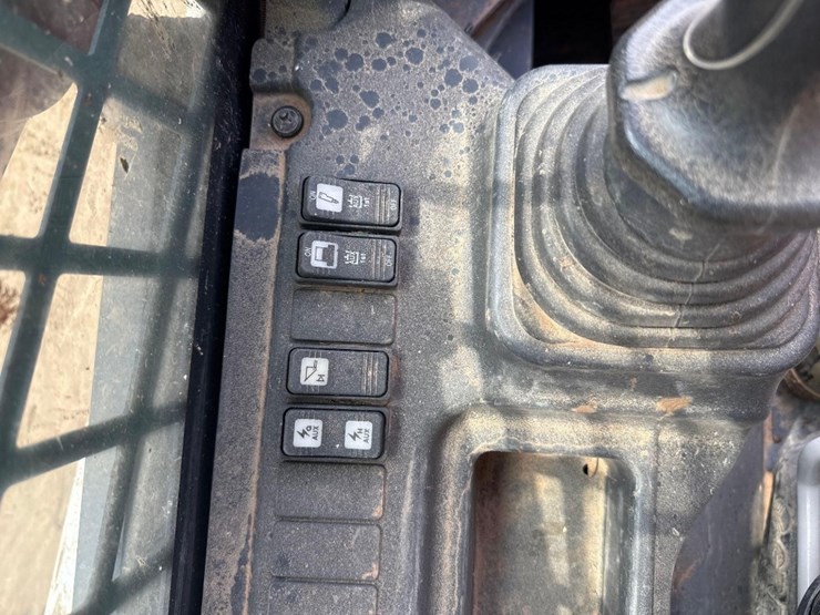2023-takeuchi-tl10v2-image-28