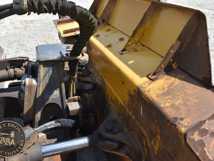 2019-deere-750k-lgp-image-30