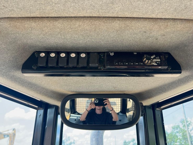 2019-caterpillar-d6n-lgp-image-37
