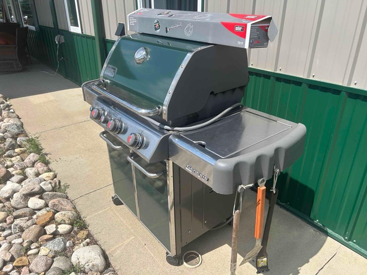 weber-genesis-grill-image-2