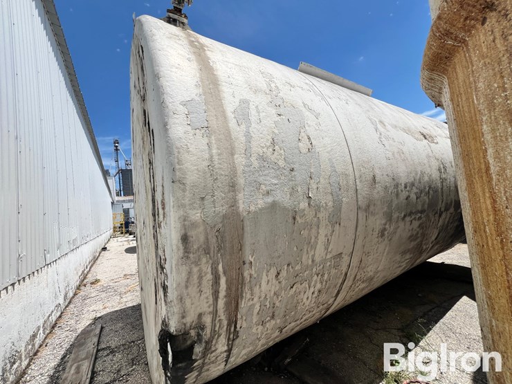 8,000-gallon-(approx.)-fiberglass-liquid-feed-storage-tank-image-4