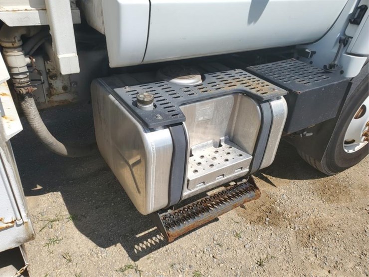 #359-•-1997-gmc-c7500-digger-derricks-truck-image-37
