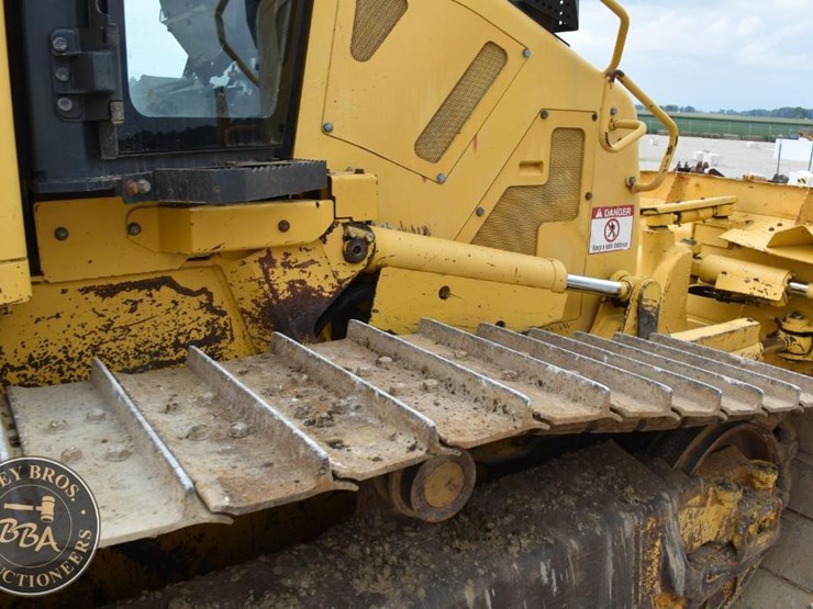 2015-komatsu-d61exi-23-image-32