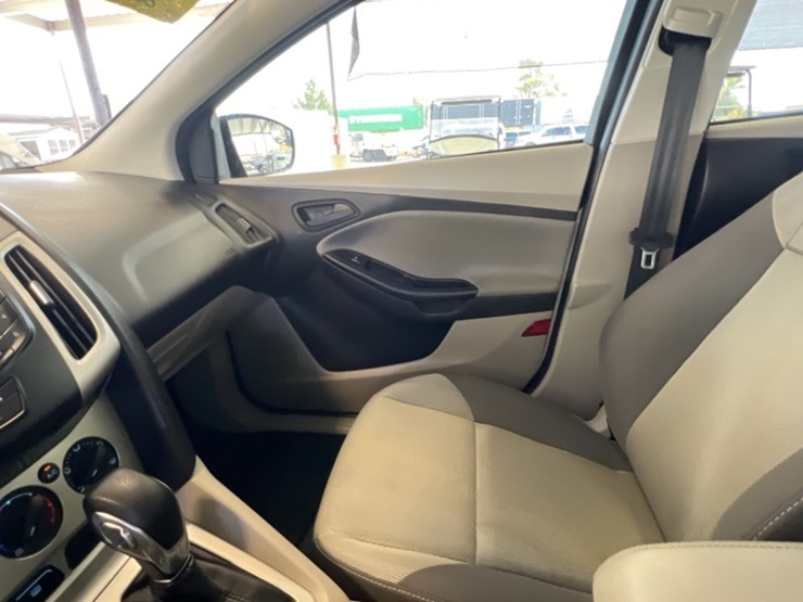 2012-ford-focus-se-sdn-image-18