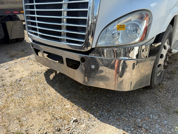 2014-freightliner-cascadia-125-image-28