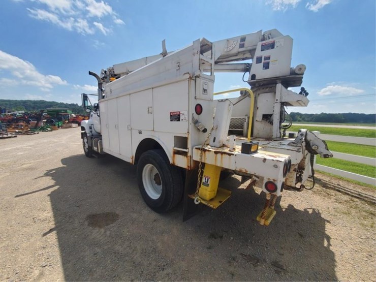 #359-•-1997-gmc-c7500-digger-derricks-truck-image-3