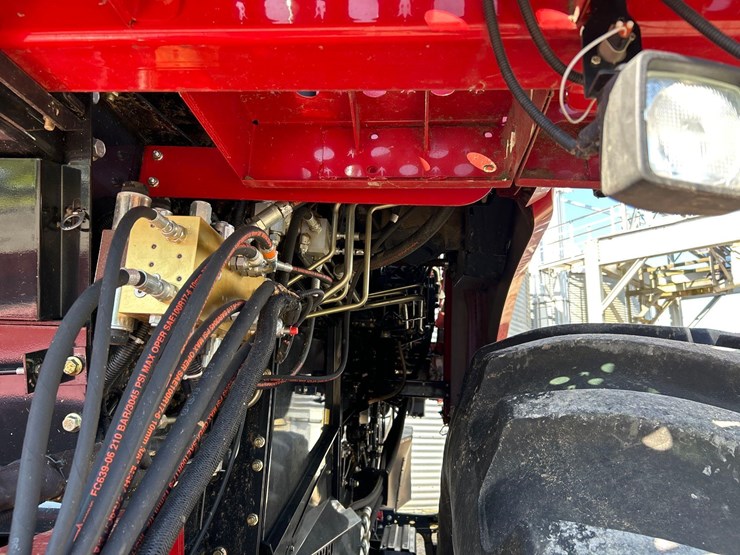 2014-case-ih-5140-image-5