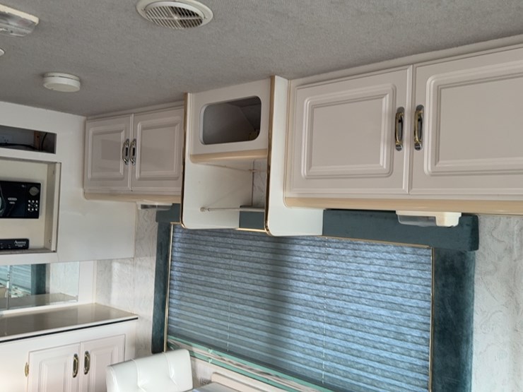 #3003-•-1996-freightliner-scenic-cruiser-38'-motor-home-image-39