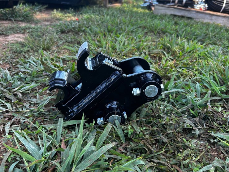 #135-•-quick-coupler-image-2