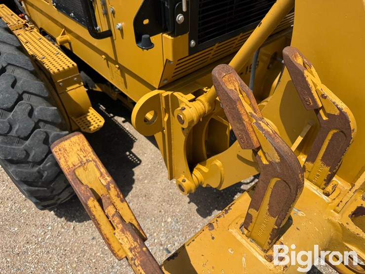 2010-caterpillar-12m-image-11