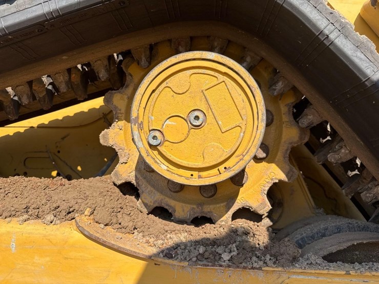 2022-caterpillar-259d3-image-12