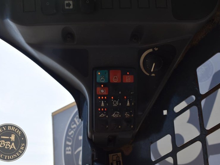 2019-deere-325g-image-48