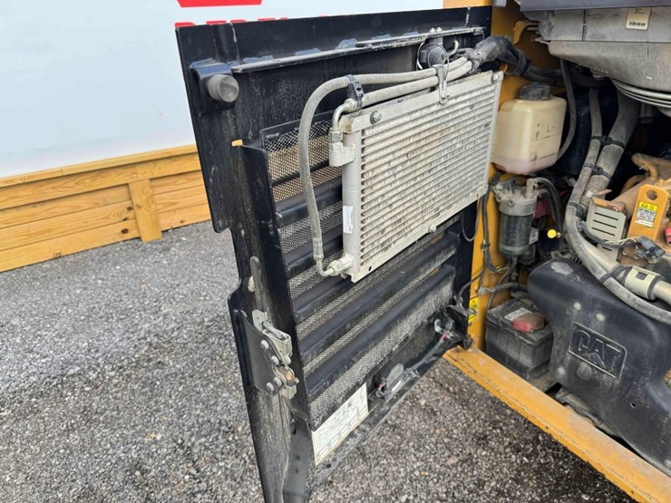 2015-caterpillar-279d-image-29