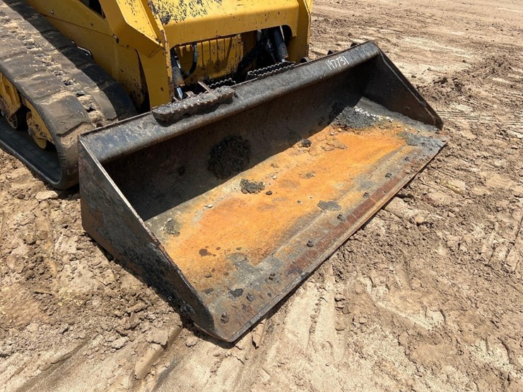 2021-caterpillar-259d3-image-17